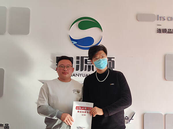 1207青島陳老板成功簽約張成榮電烤雞架 拷貝.jpg