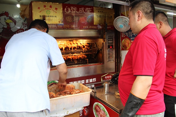 2018巡店開啟,揭露張成榮電烤雞架月入萬元的秘密!