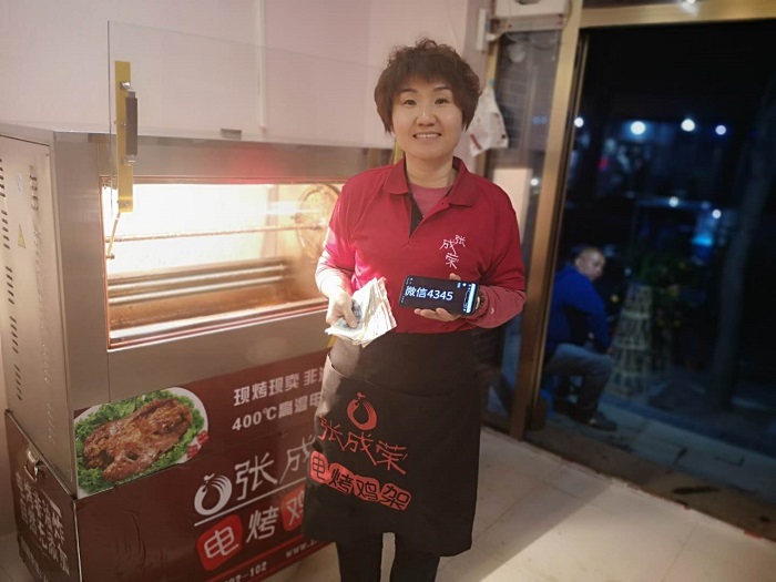張成榮電烤雞架新店生意太火爆竟惹來城管？怎么回事兒？