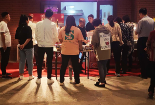 張成榮電烤雞架緊跟餐飲潮流，讓創(chuàng)業(yè)者創(chuàng)業(yè)無(wú)憂(yōu)