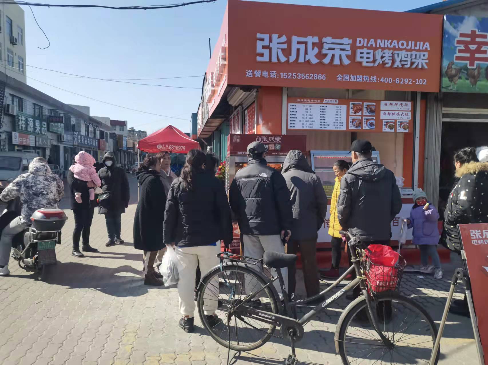 開業(yè)第二天，顧客從早排到晚！