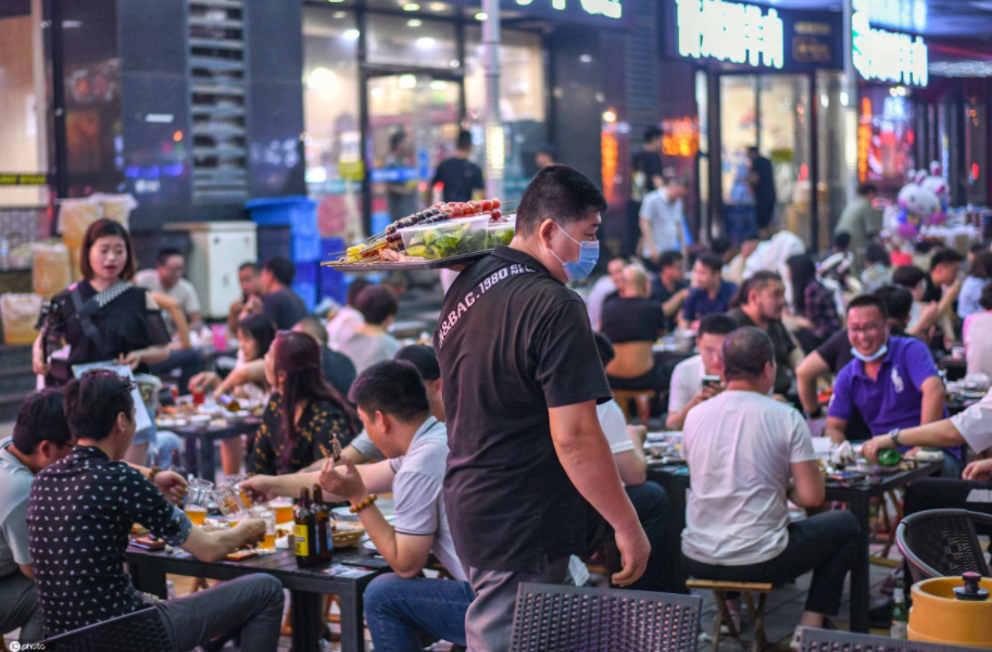 北京餐飲夜經(jīng)濟(jì)：小吃、電烤雞架爆發(fā)的新藍(lán)海